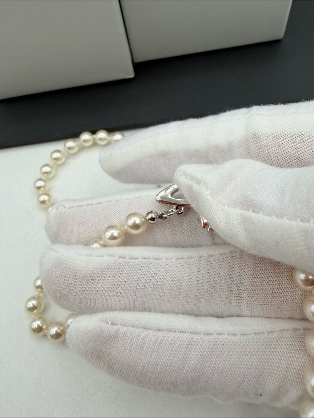 Vivienne Westwood Orb Pearl Neckalce - Picture 5 of 14